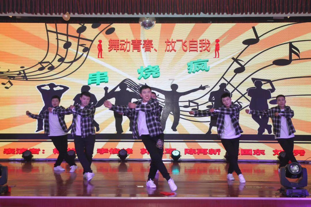 时尚男孩救援